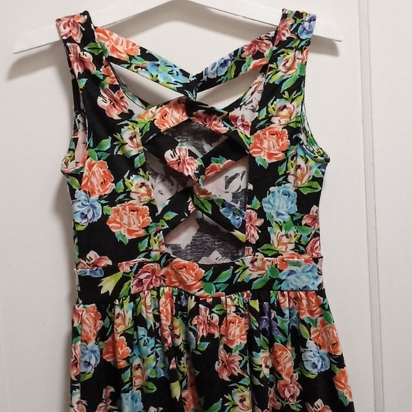 Floral summer dress - Picture 2 of 3